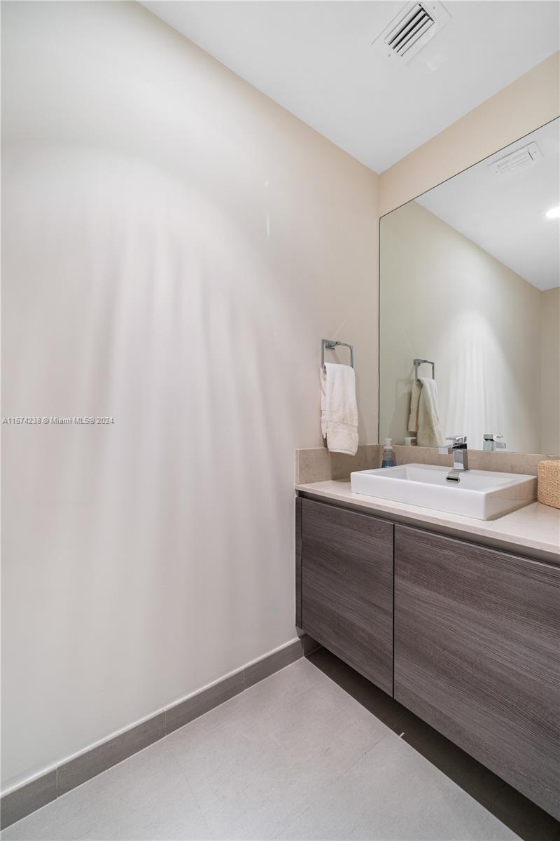 1080 Brickell Ave # 2706