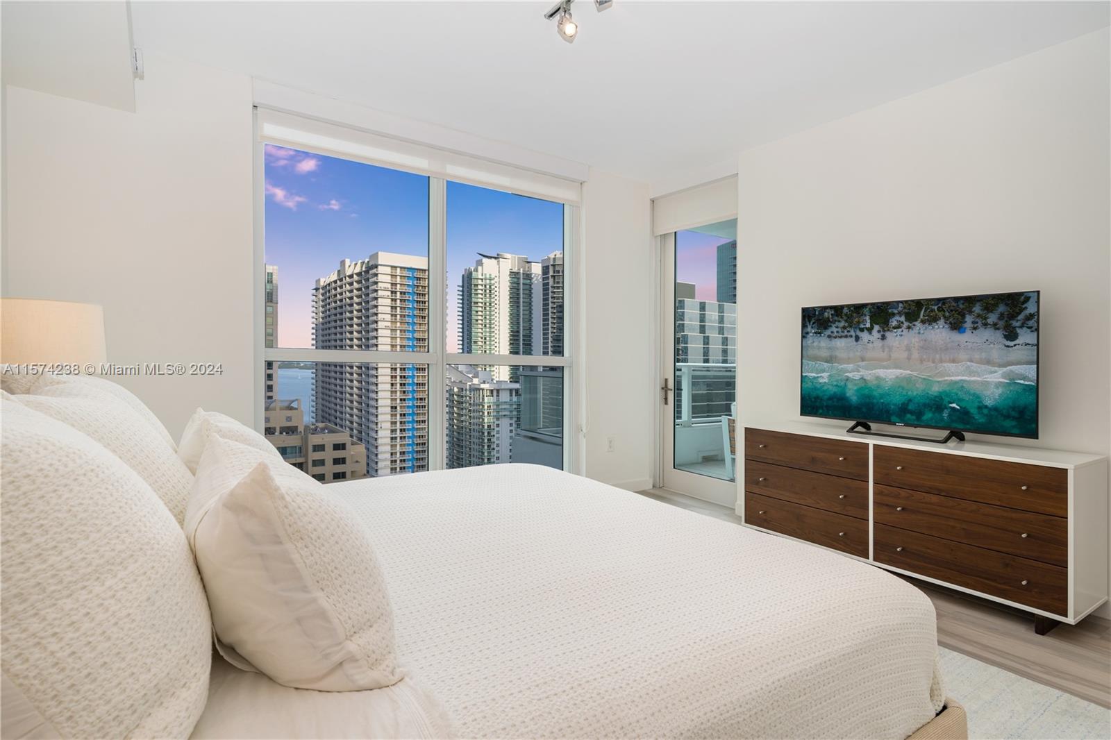 1080 Brickell Ave # 2706