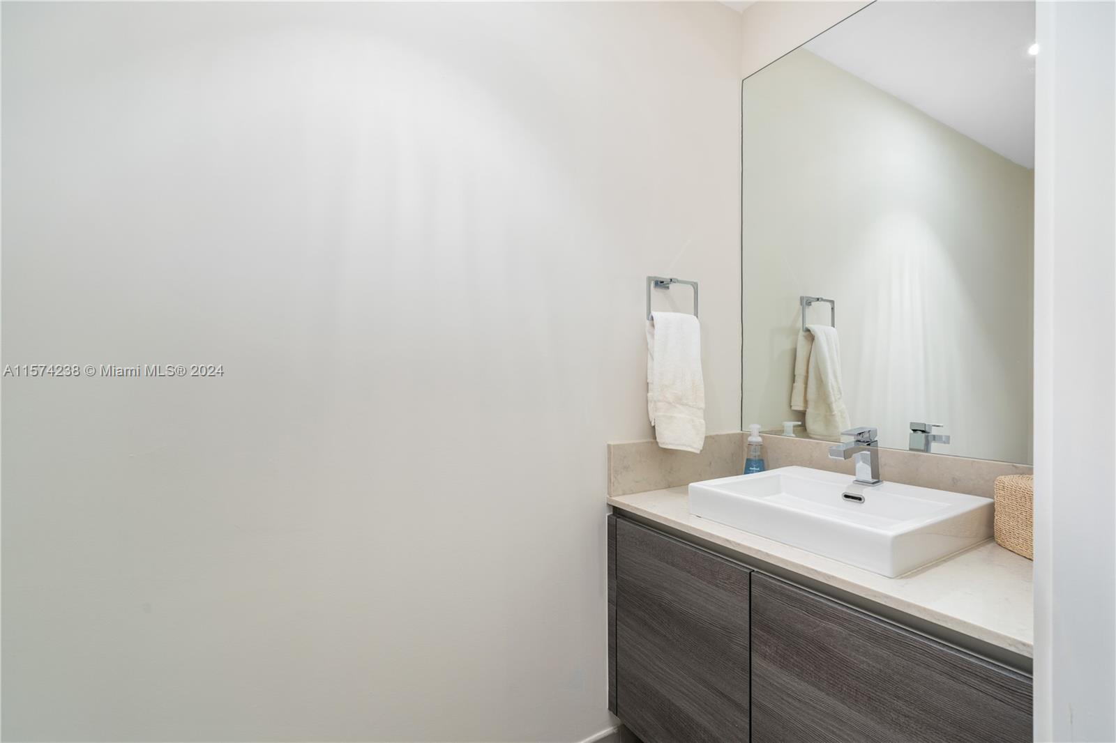 1080 Brickell Ave # 2706