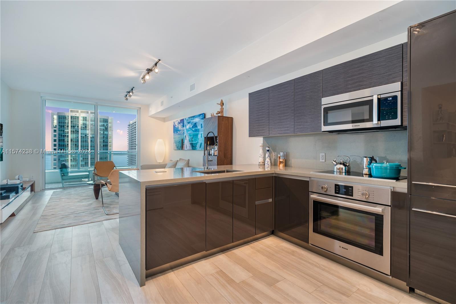 1080 Brickell Ave # 2706