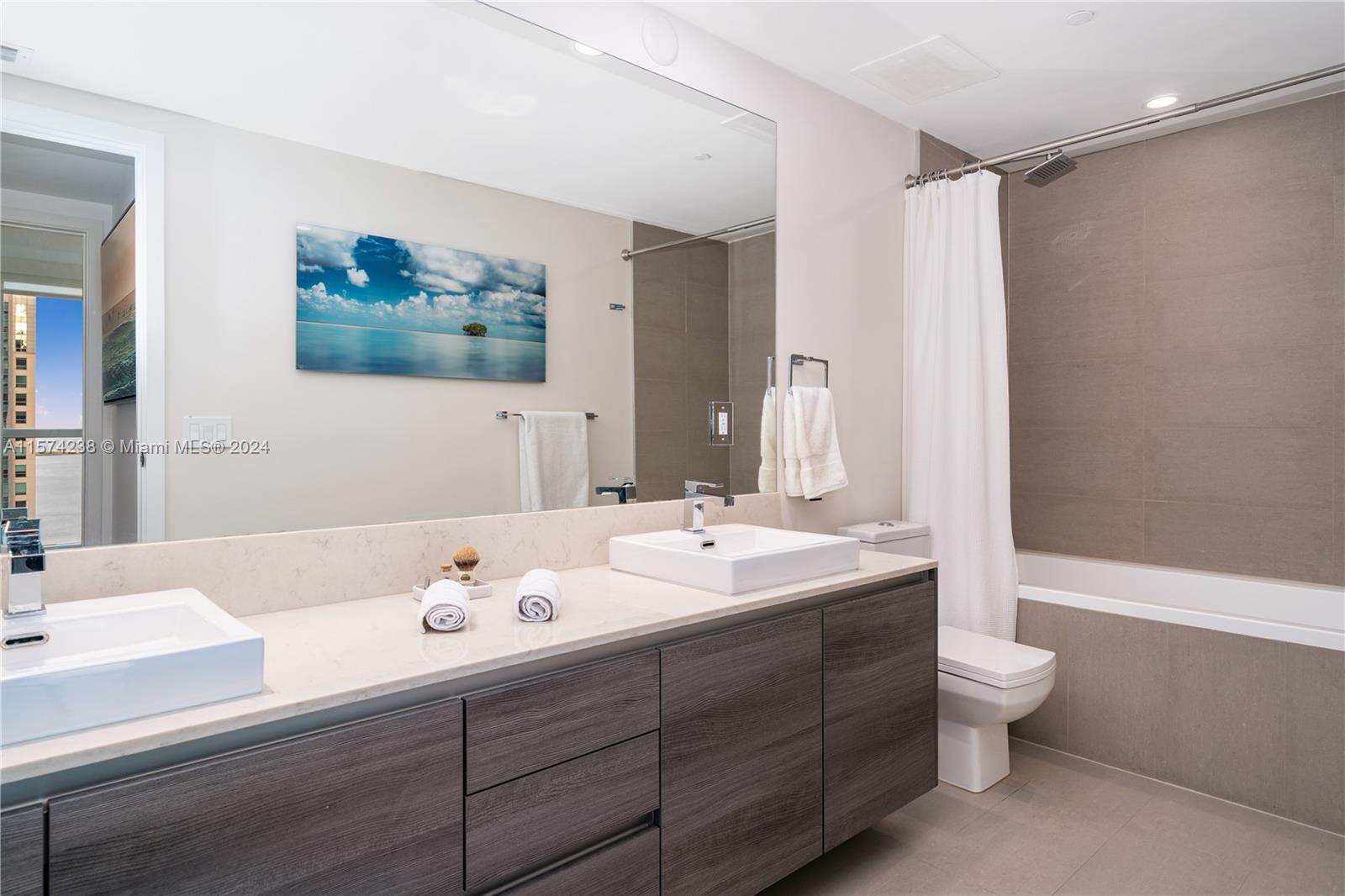 1080 Brickell Ave # 2706