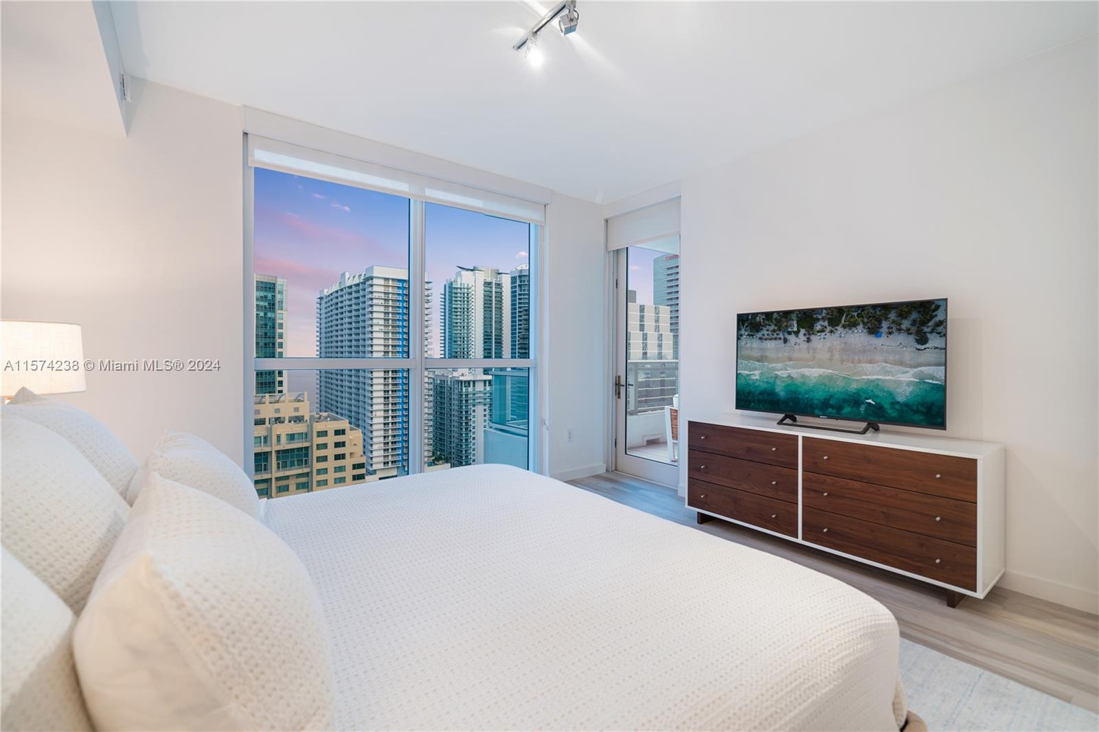 1080 Brickell Ave # 2706