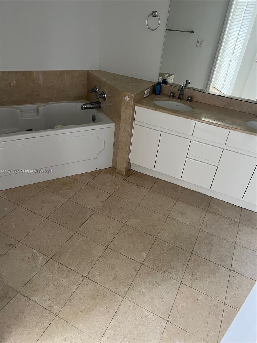 848 Brickell Key Dr # 3002