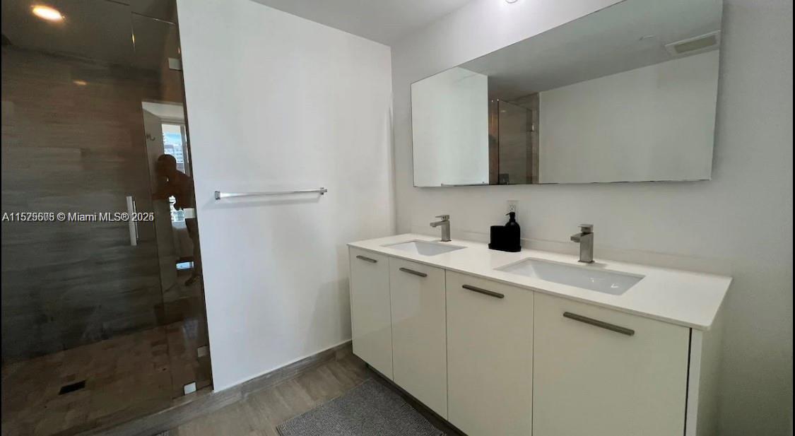 1300 BRICKELL BAY DR # 3400