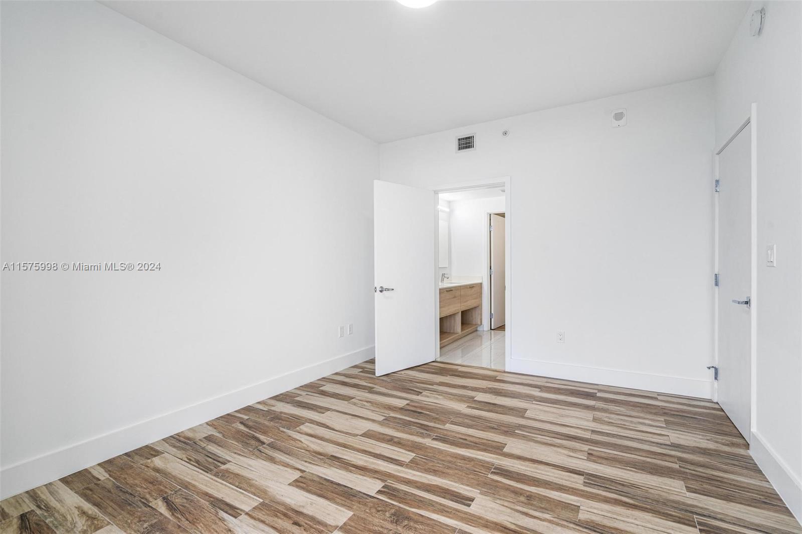 16385 Biscayne Blvd # 1118