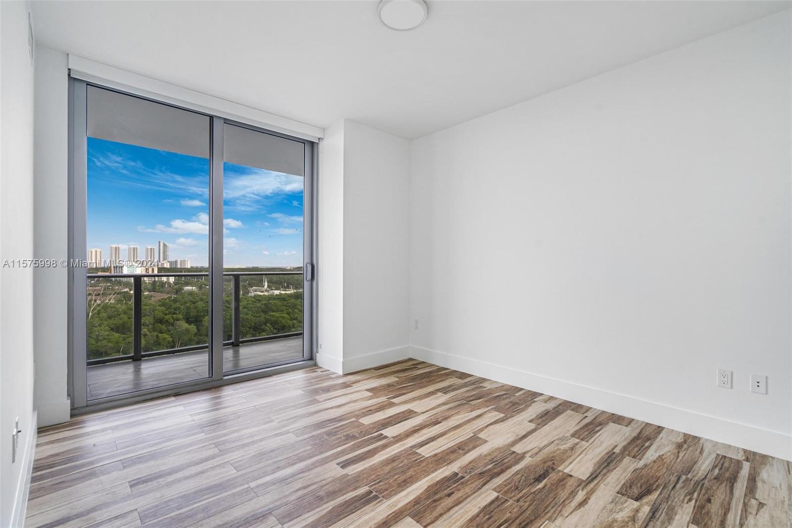16385 Biscayne Blvd # 1118