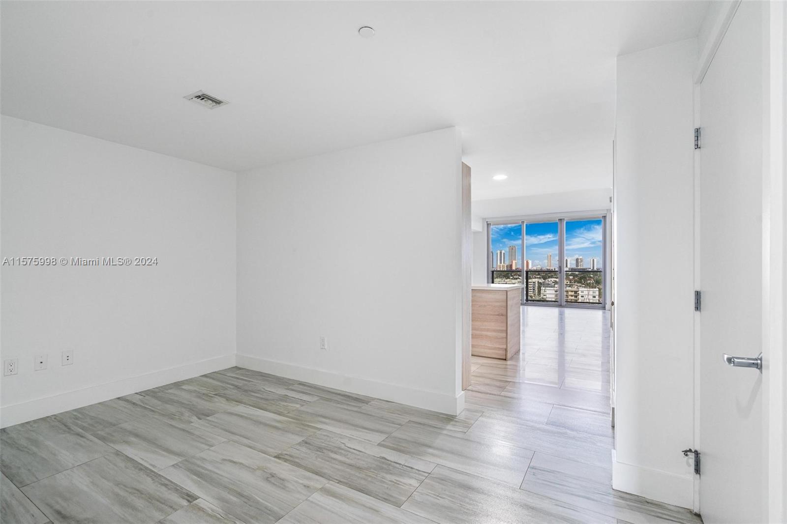 16385 Biscayne Blvd # 1118