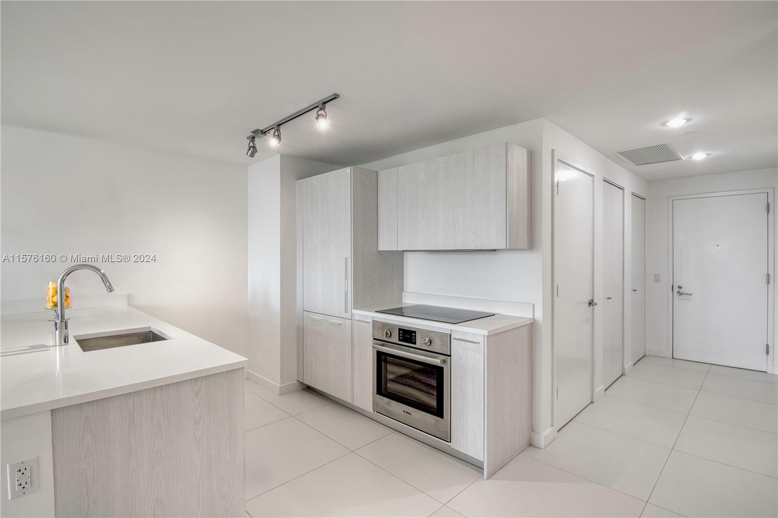 501 NE 31st St # 610