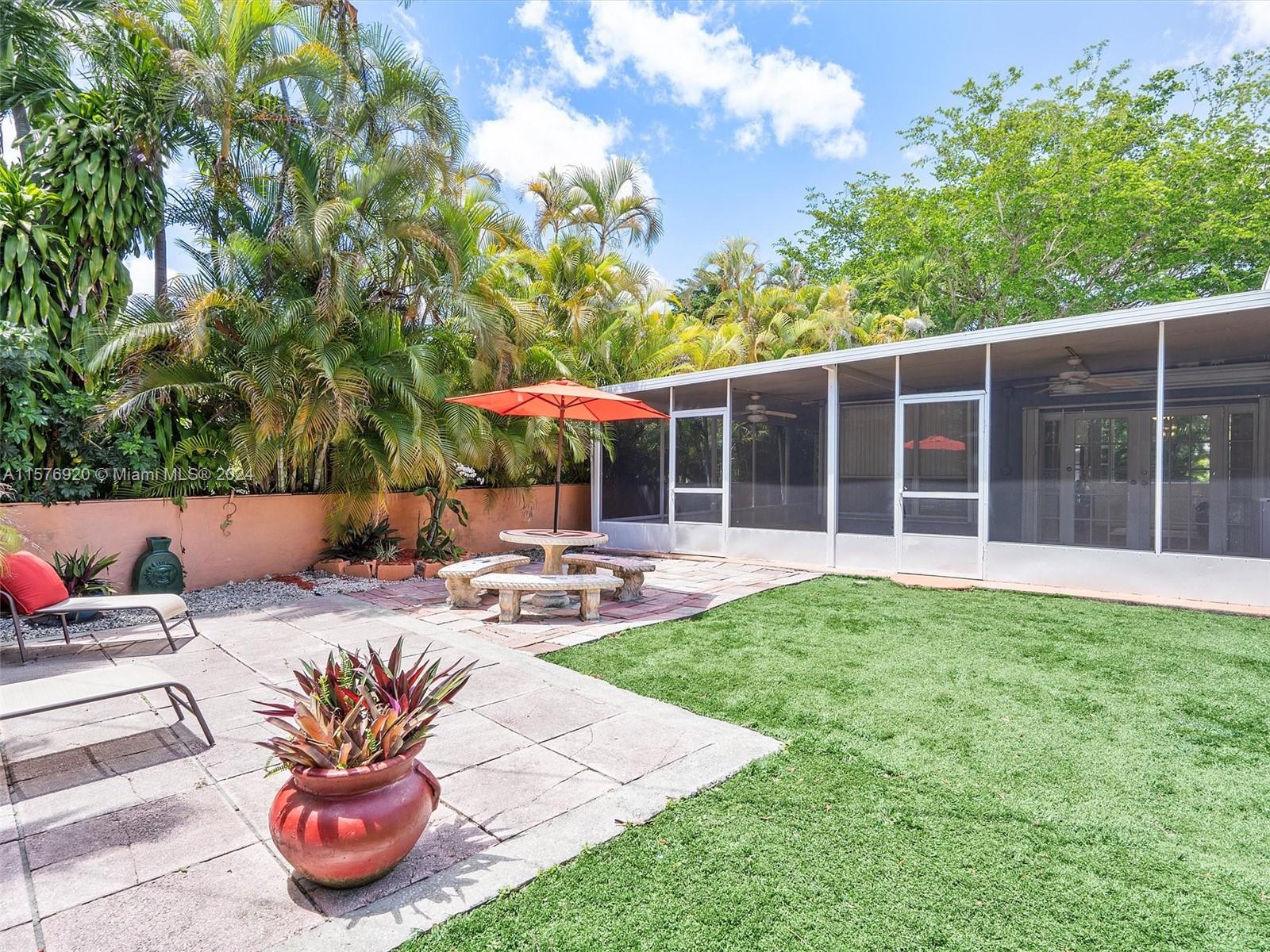 5960 SW 46th Ter