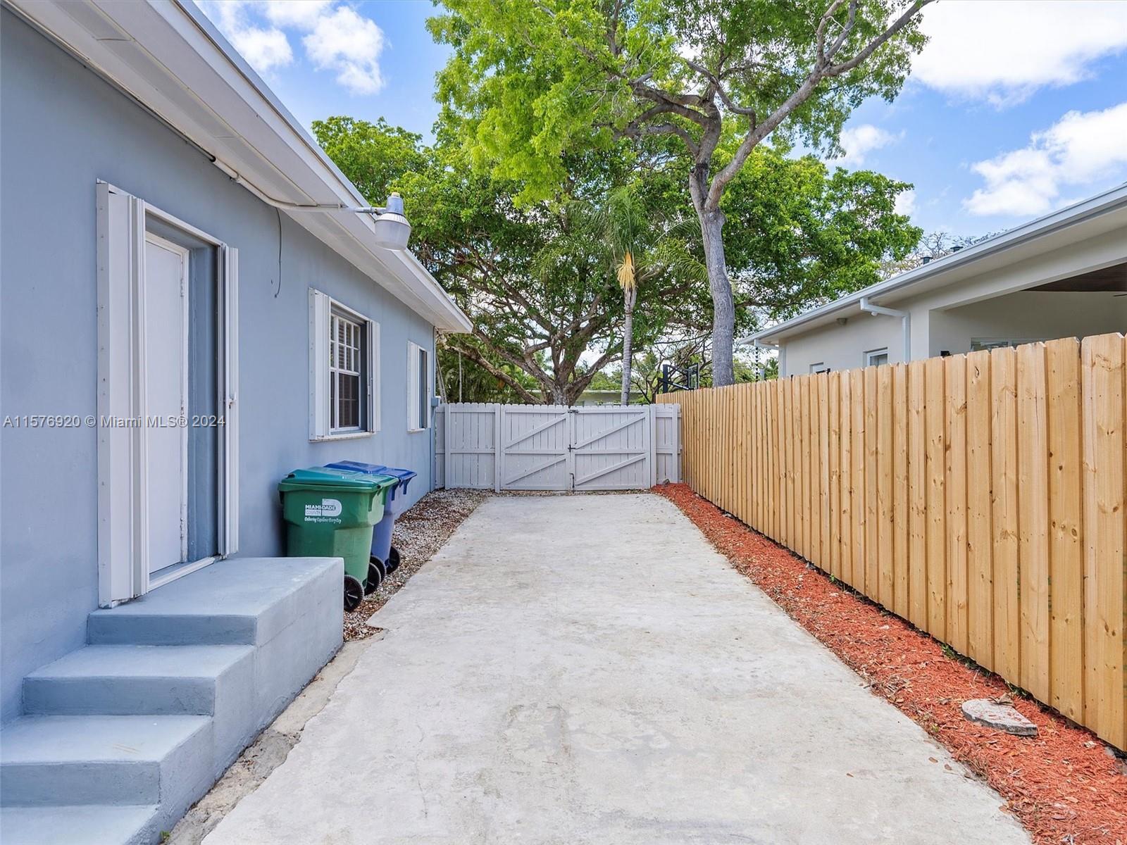 5960 SW 46th Ter