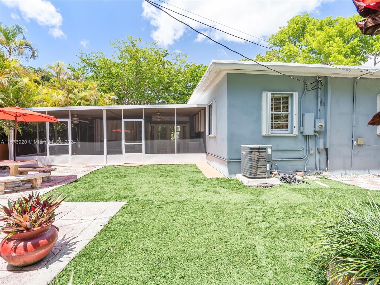5960 SW 46th Ter