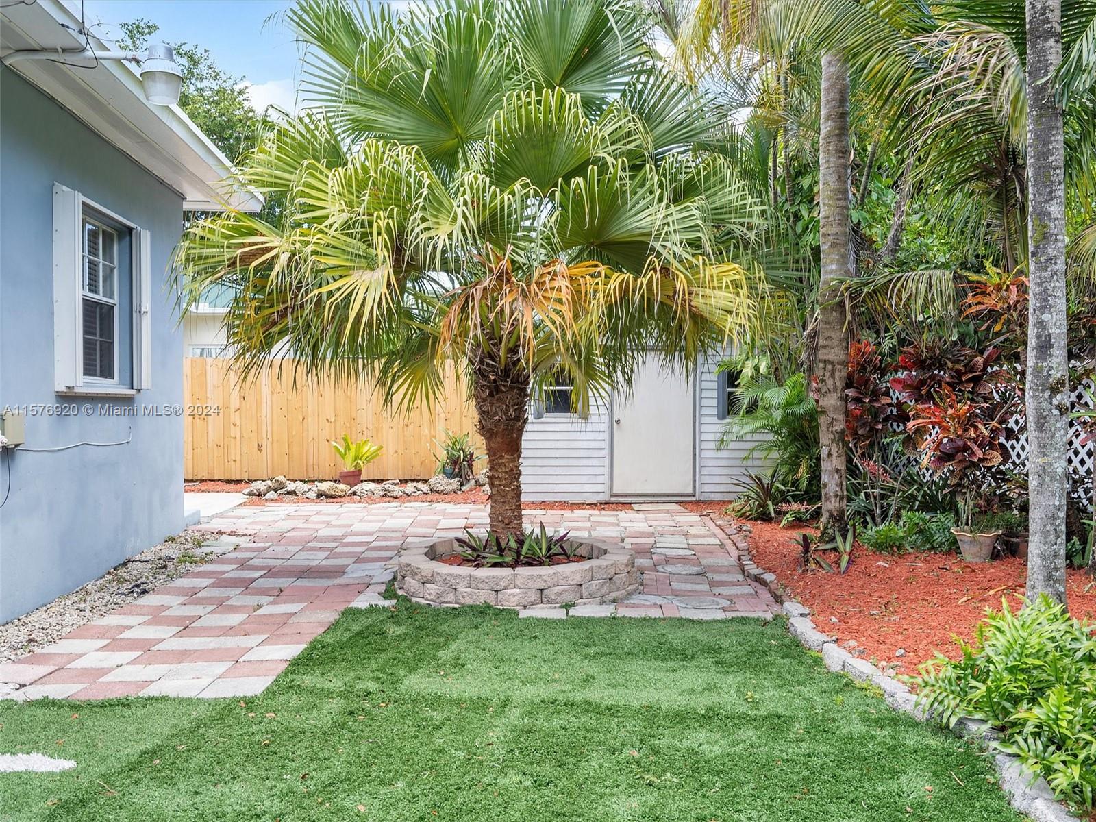 5960 SW 46th Ter