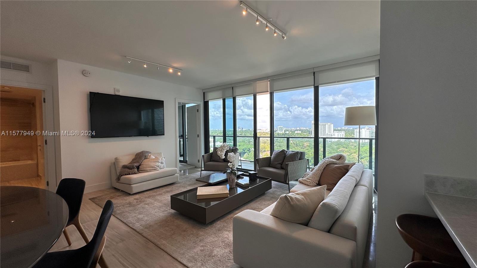 1451 Brickell Ave # 1605