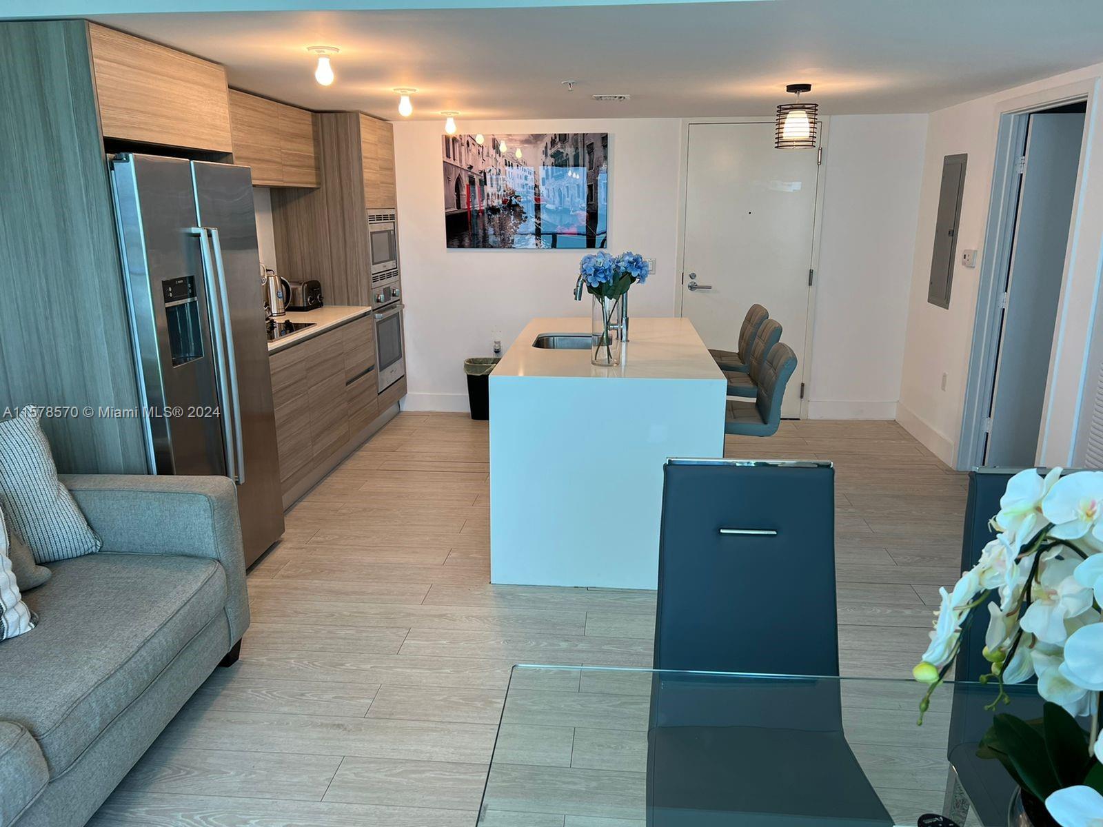 6620 Indian Creek Dr # 402