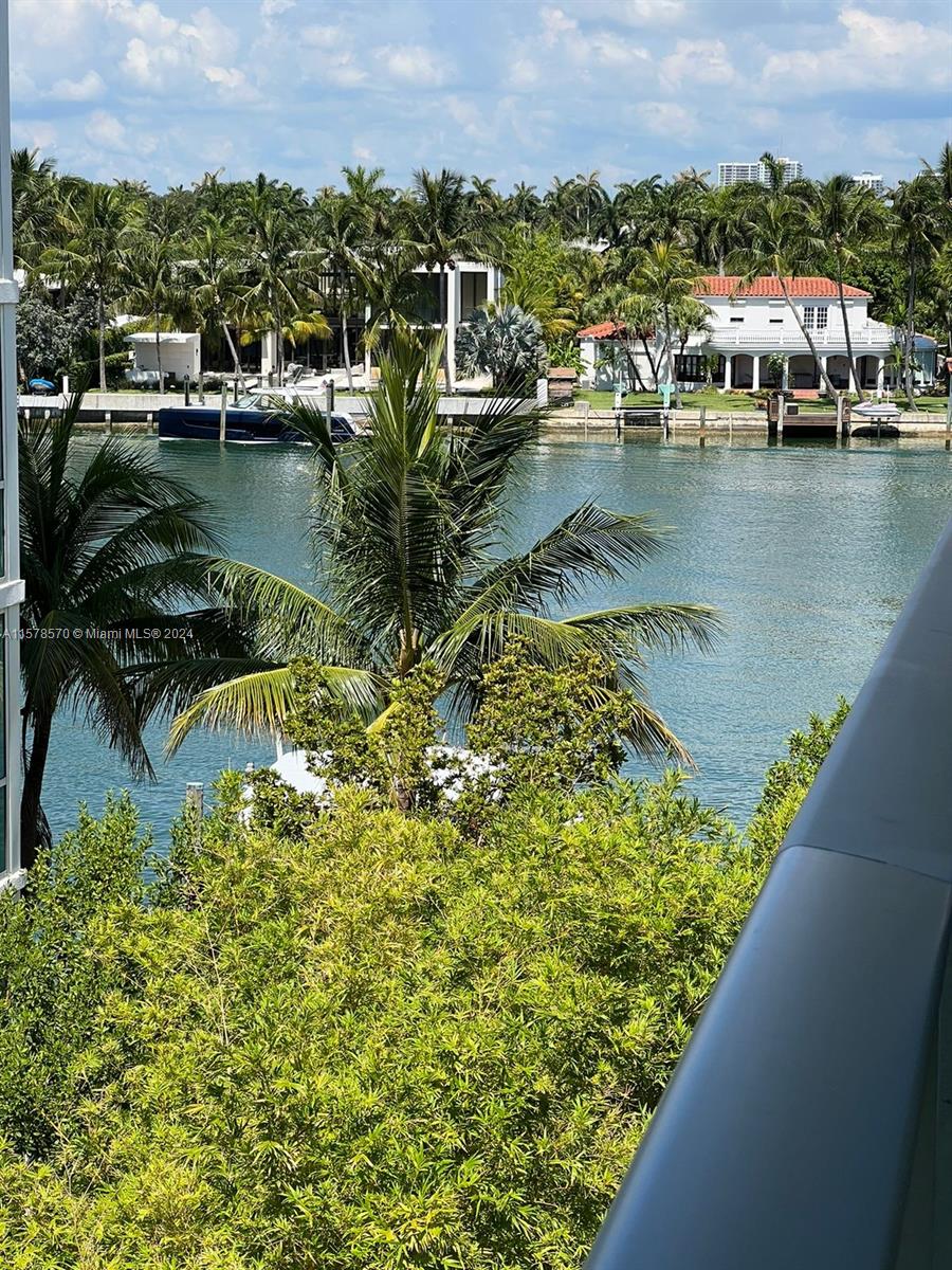 6620 Indian Creek Dr # 402