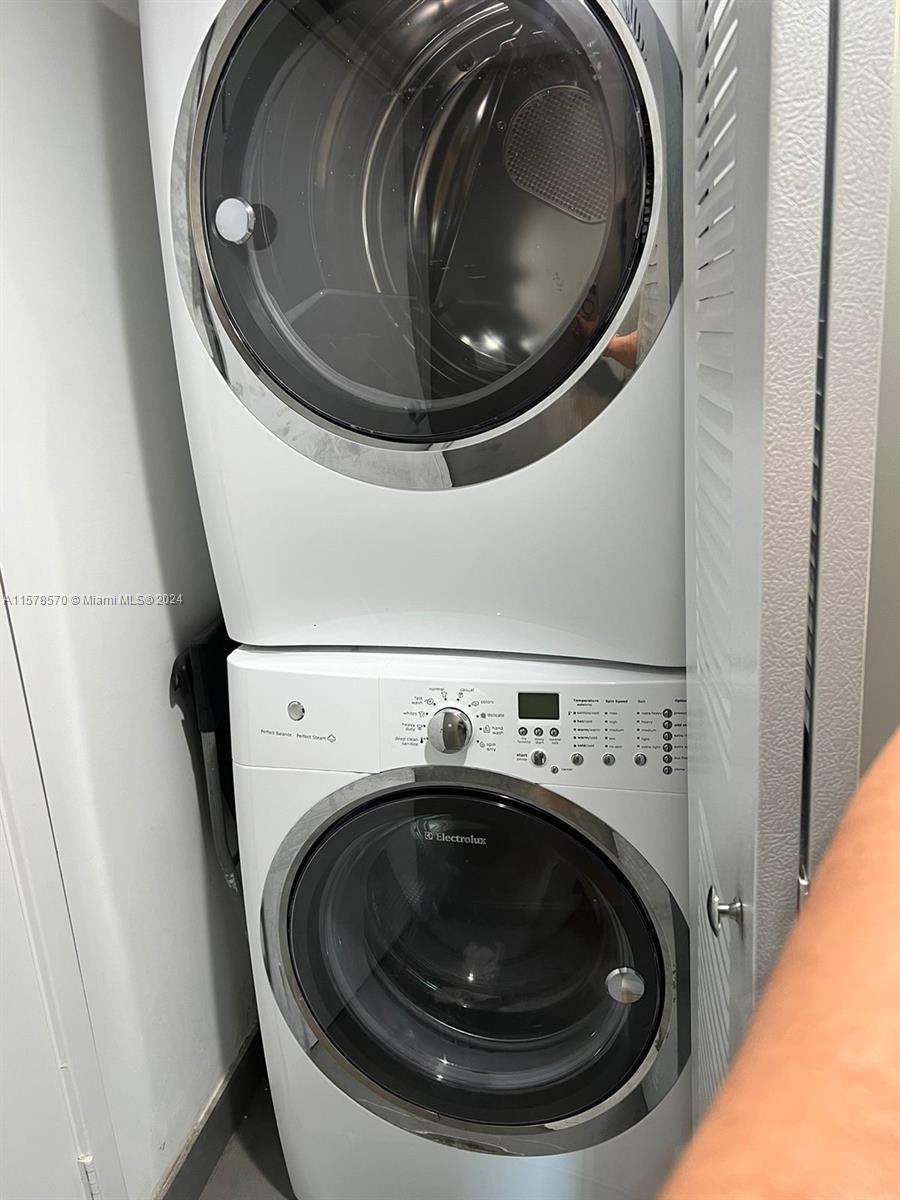 6620 Indian Creek Dr # 402