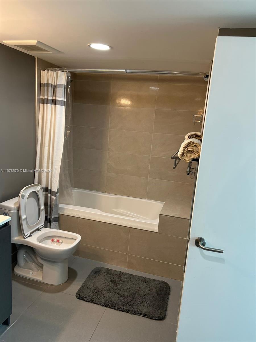 6620 Indian Creek Dr # 402