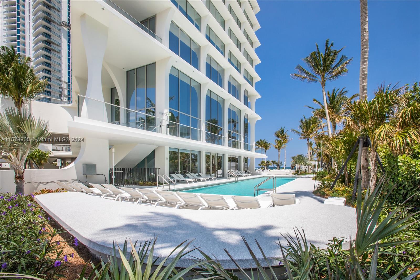 16901 Collins Ave # 2204