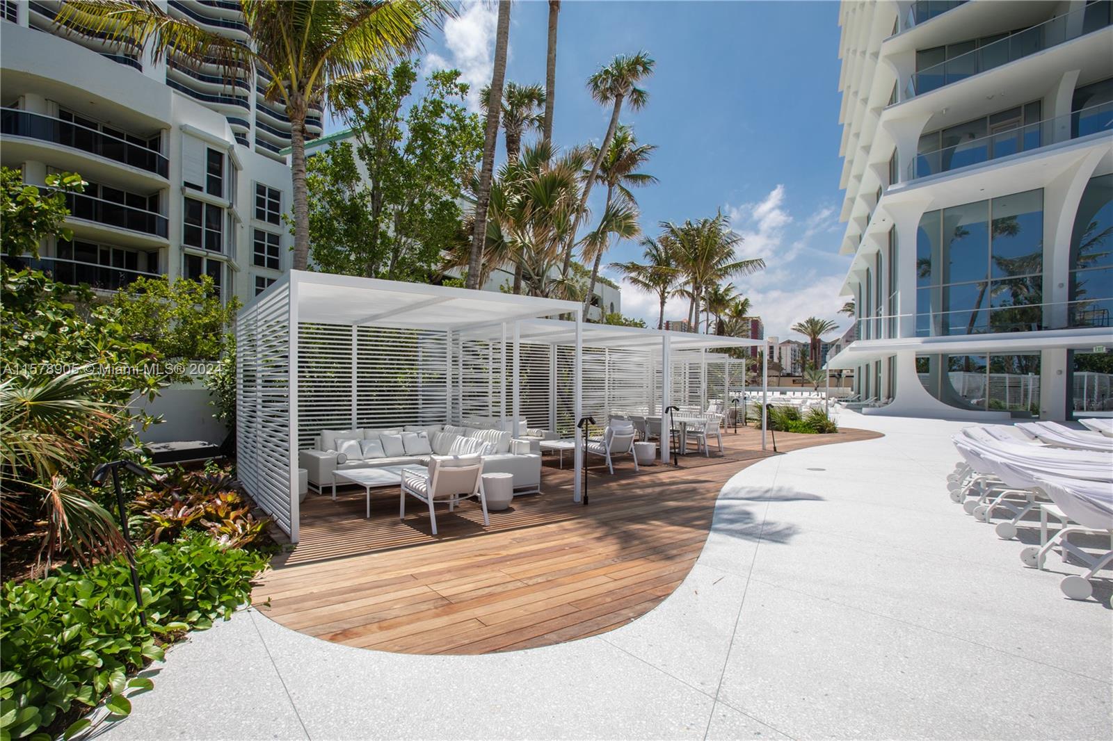 16901 Collins Ave # 2204