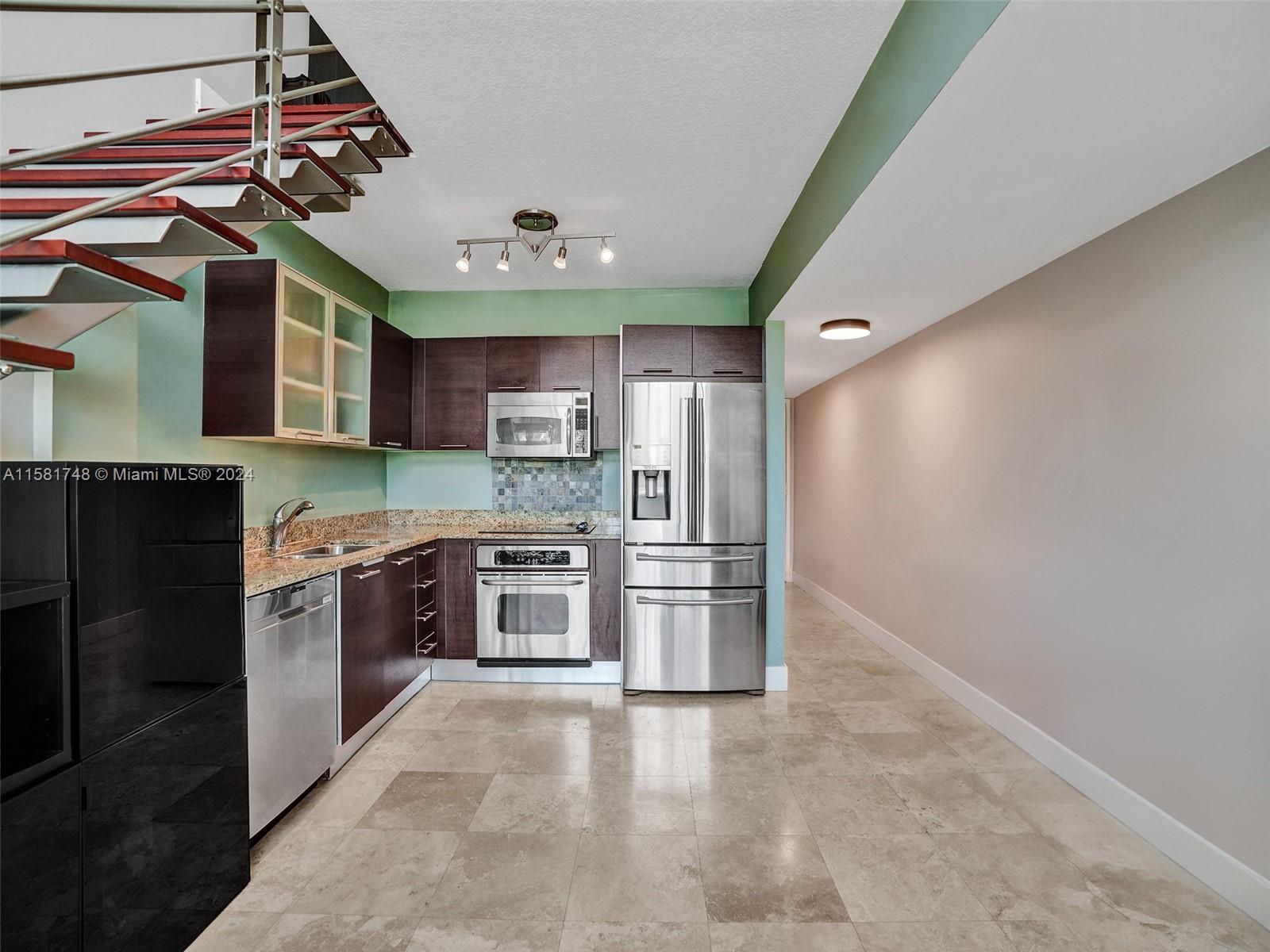 41 SE 5th St # 803