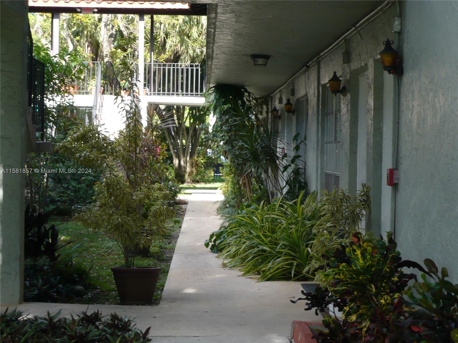 10776 N Kendall Dr # F7