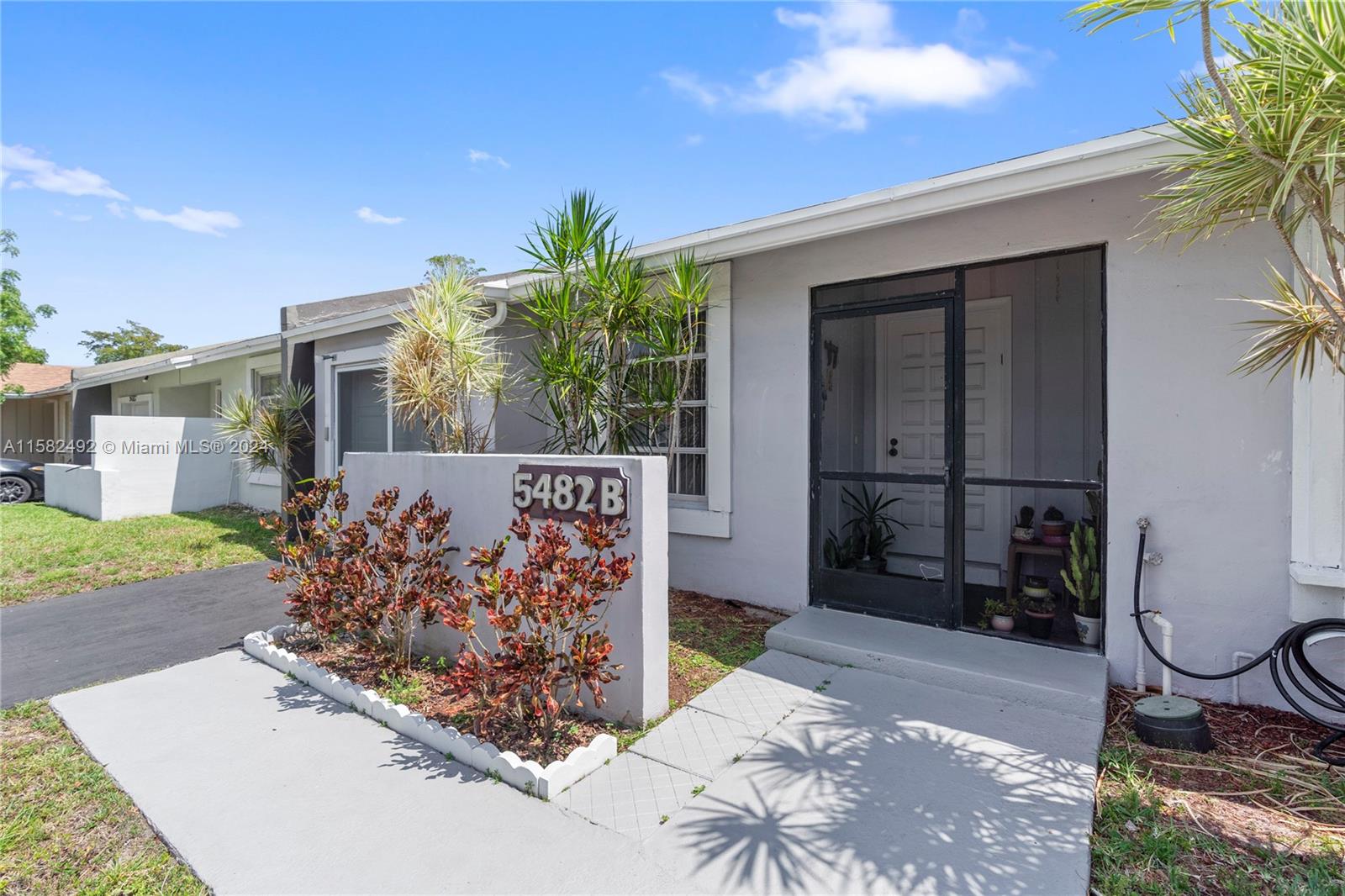 5482 S Lakewood Cir S # B