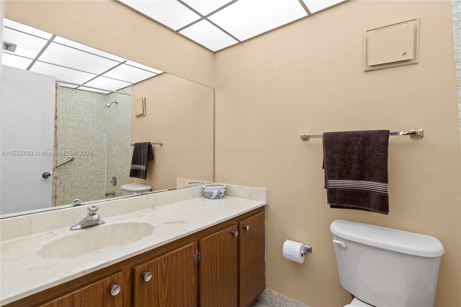 5482 S Lakewood Cir S # B