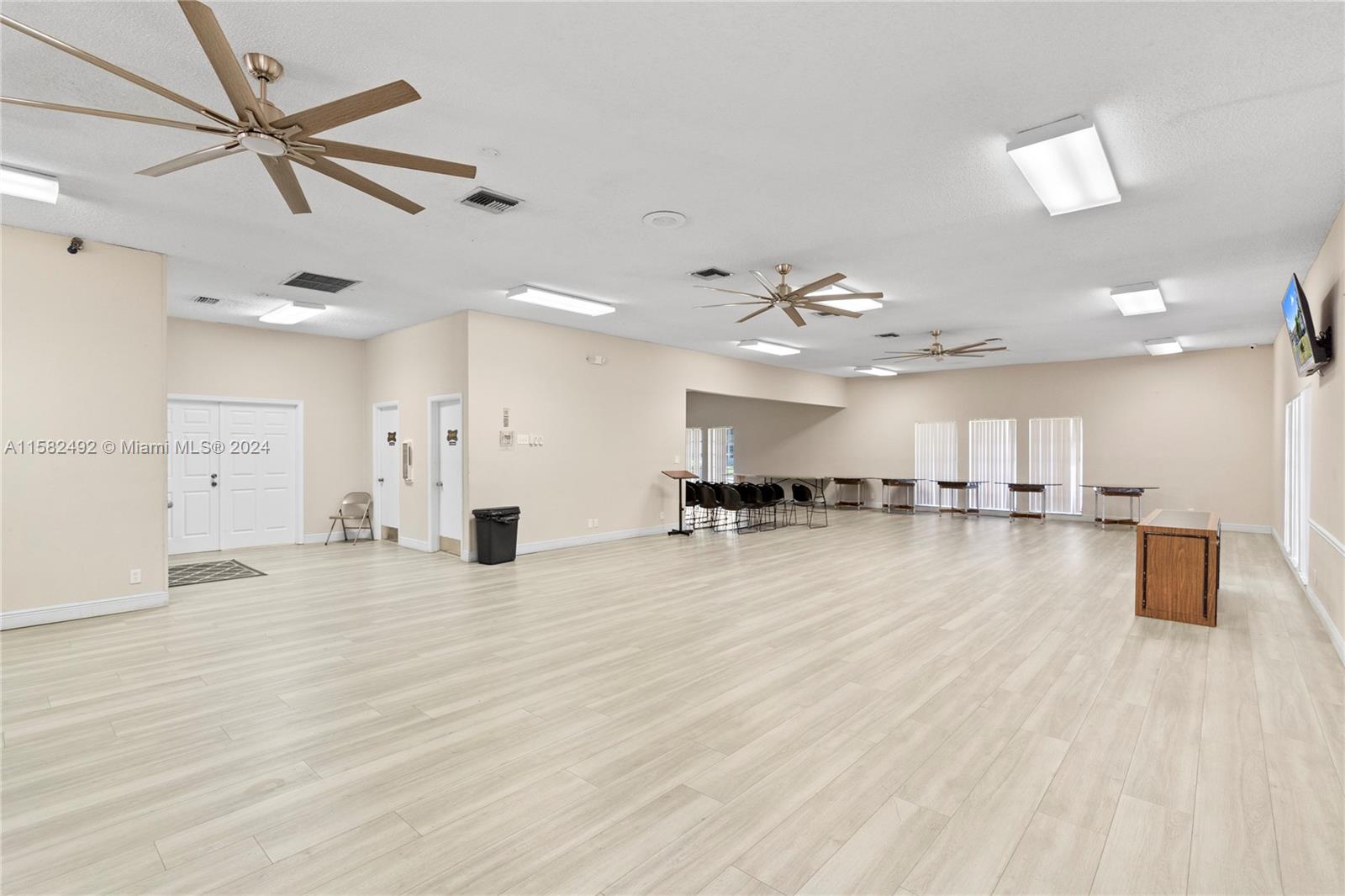 5482 S Lakewood Cir S # B