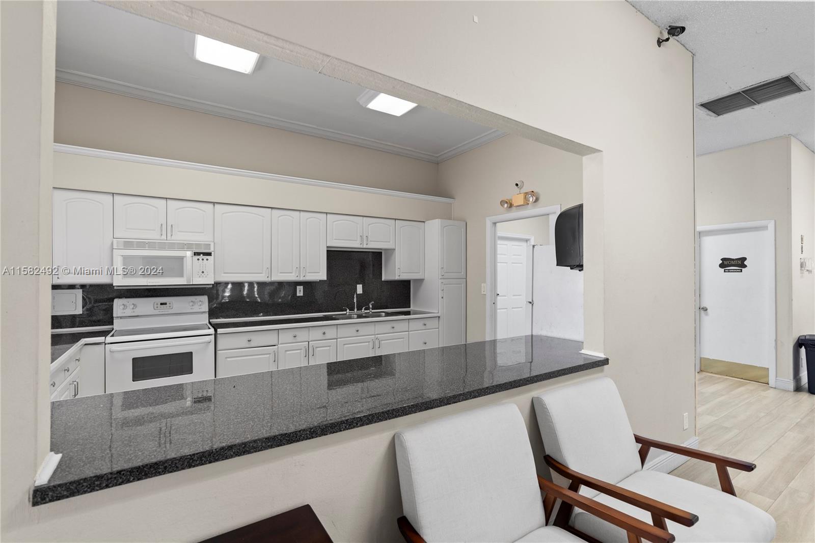 5482 S Lakewood Cir S # B