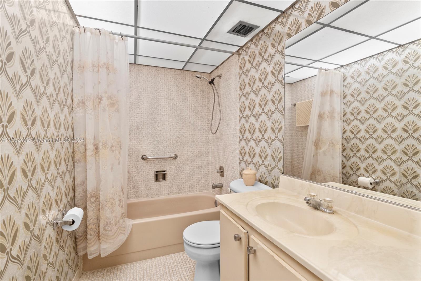 5482 S Lakewood Cir S # B