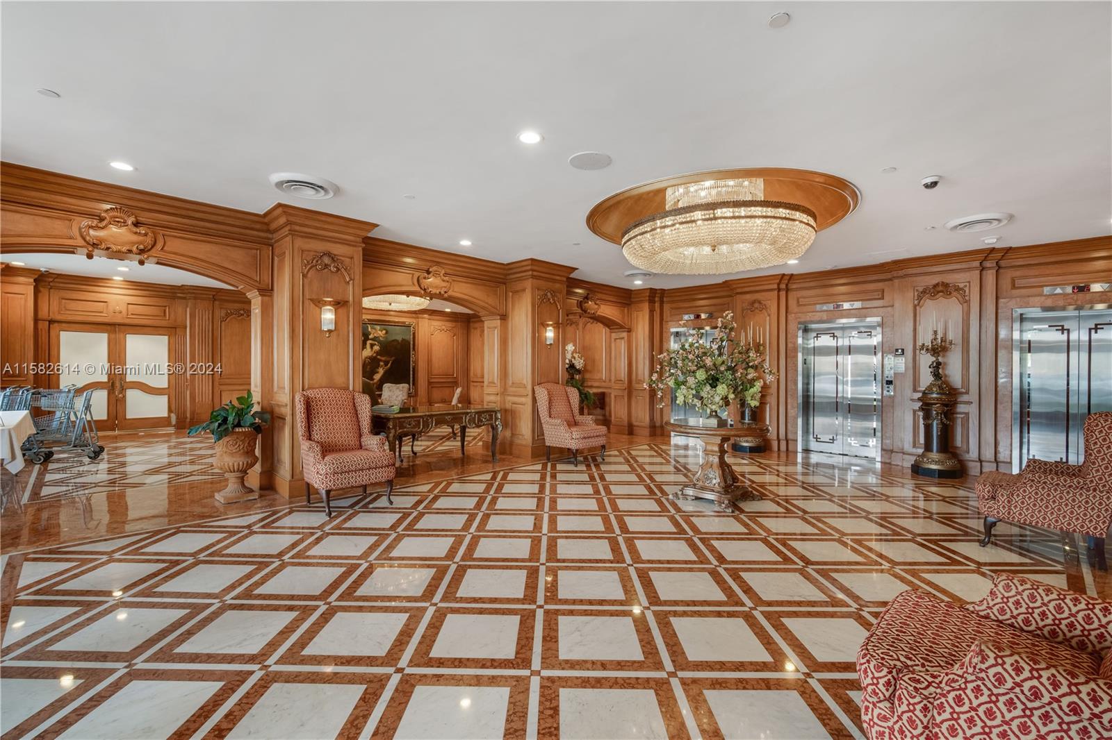700 Biltmore Way # 904