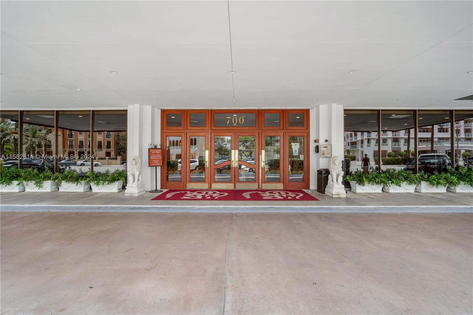 700 Biltmore Way # 904