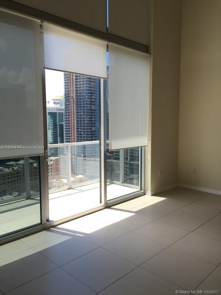 1050 Brickell Ave # 3218
