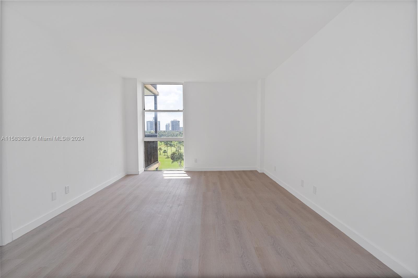 20335 W Country Club Dr # 808