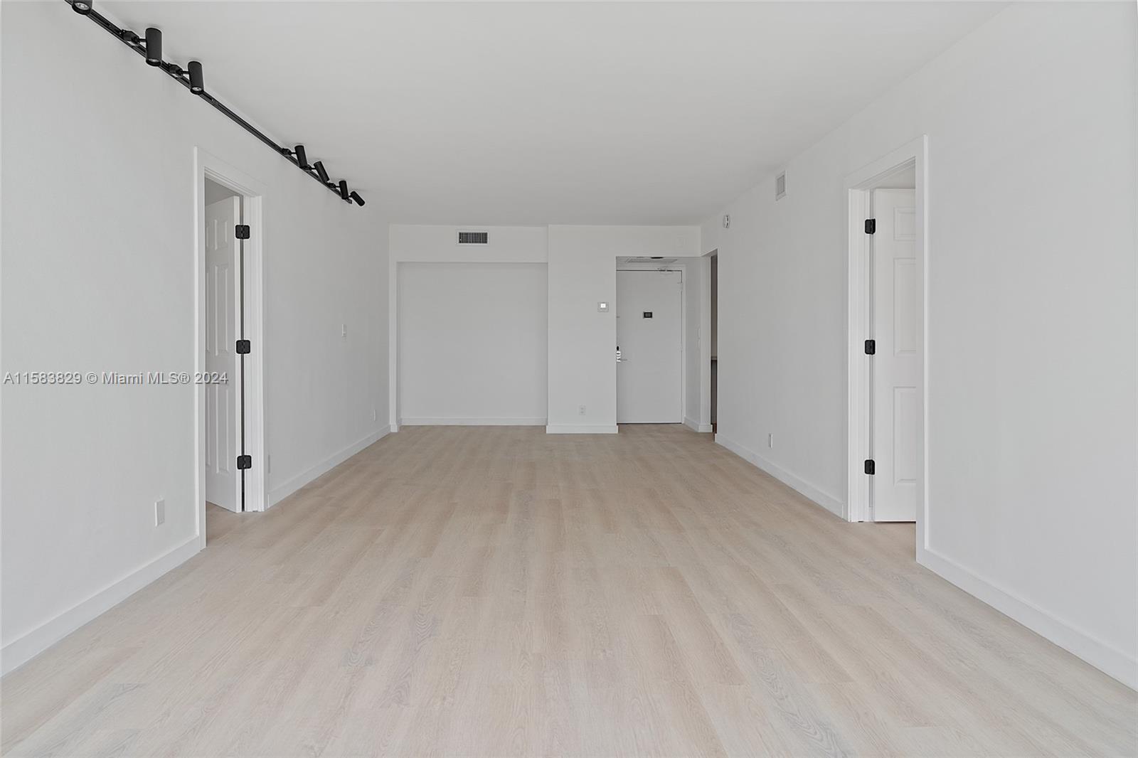 20335 W Country Club Dr # 808