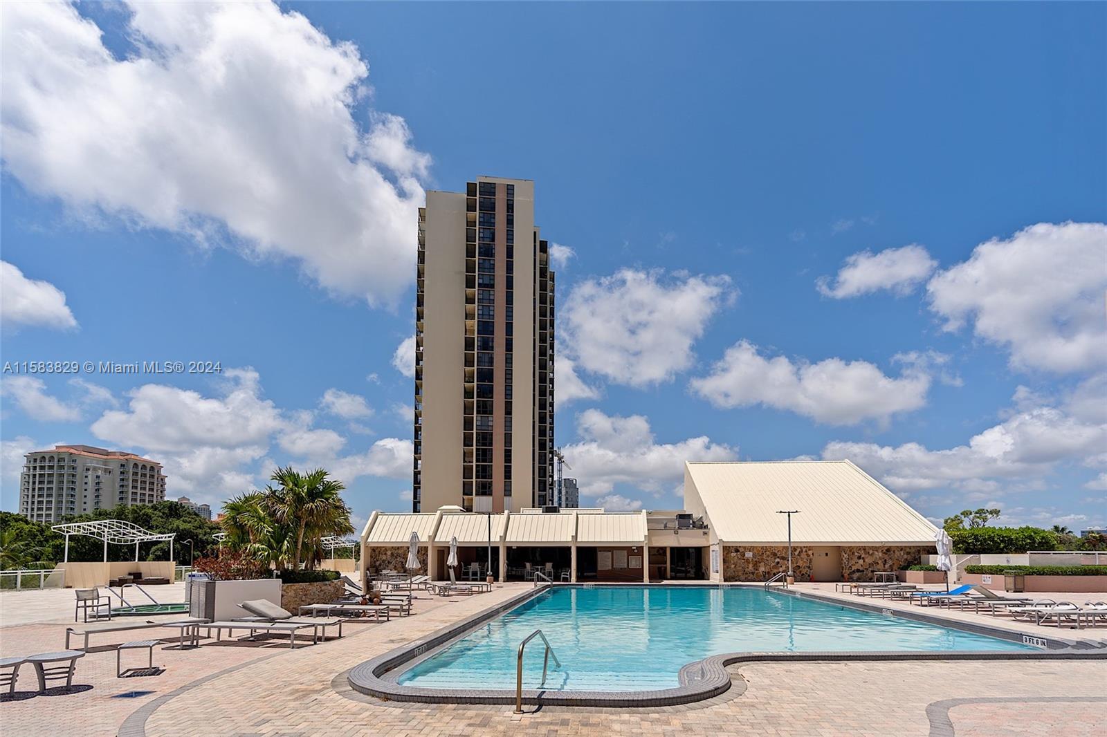 20335 W Country Club Dr # 808