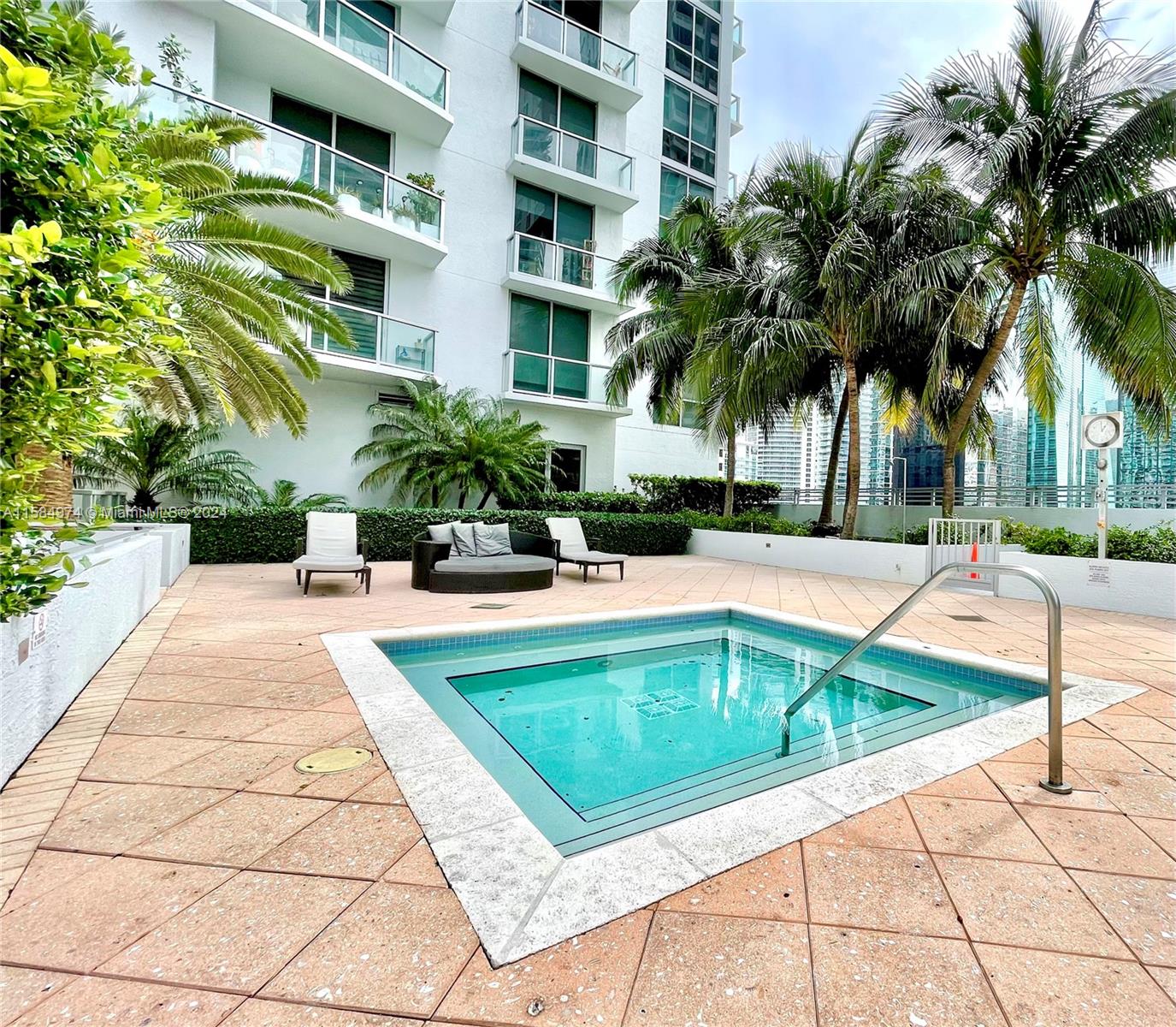 1060 Brickell Ave # 1005