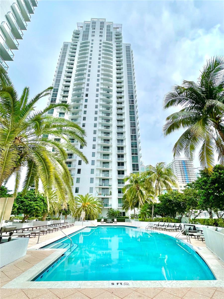1060 Brickell Ave # 1005