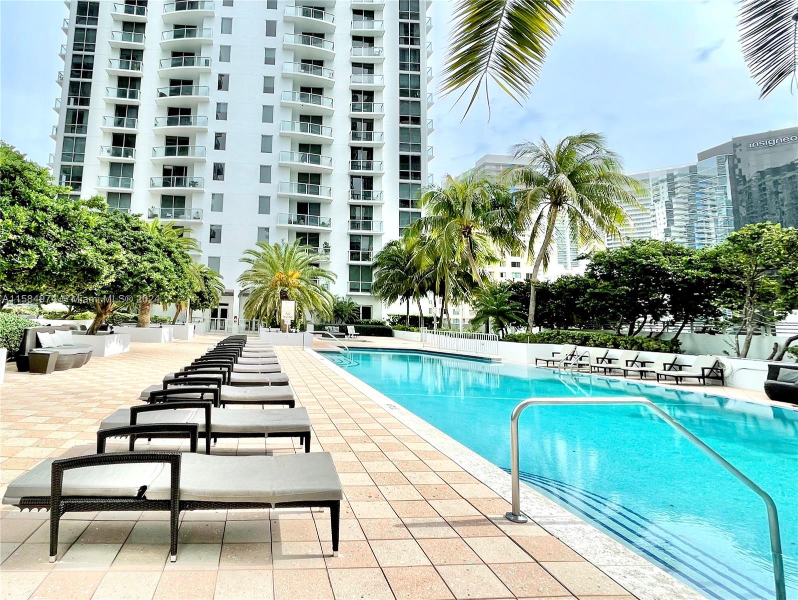 1060 Brickell Ave # 1005