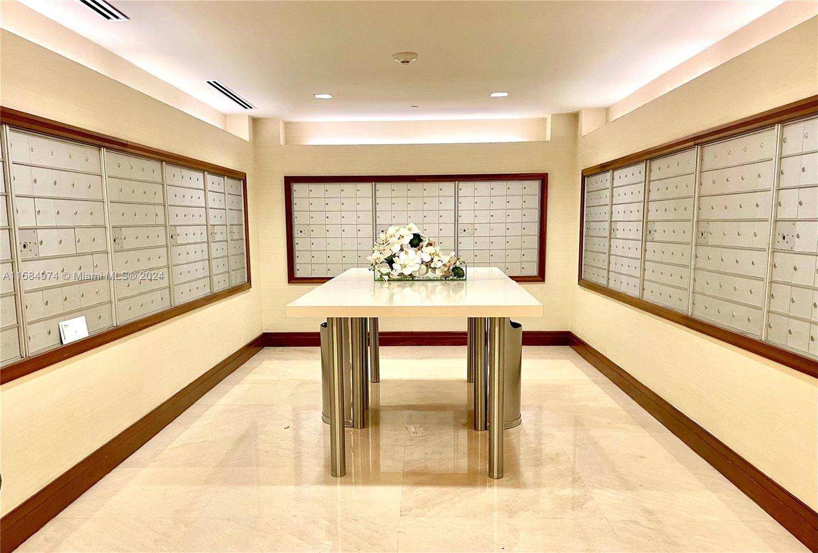 1060 Brickell Ave # 1005