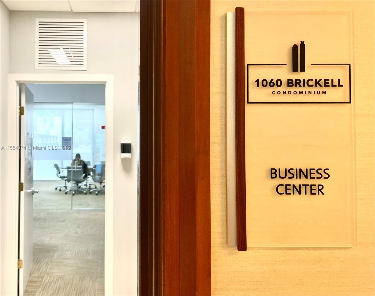 1060 Brickell Ave # 1005