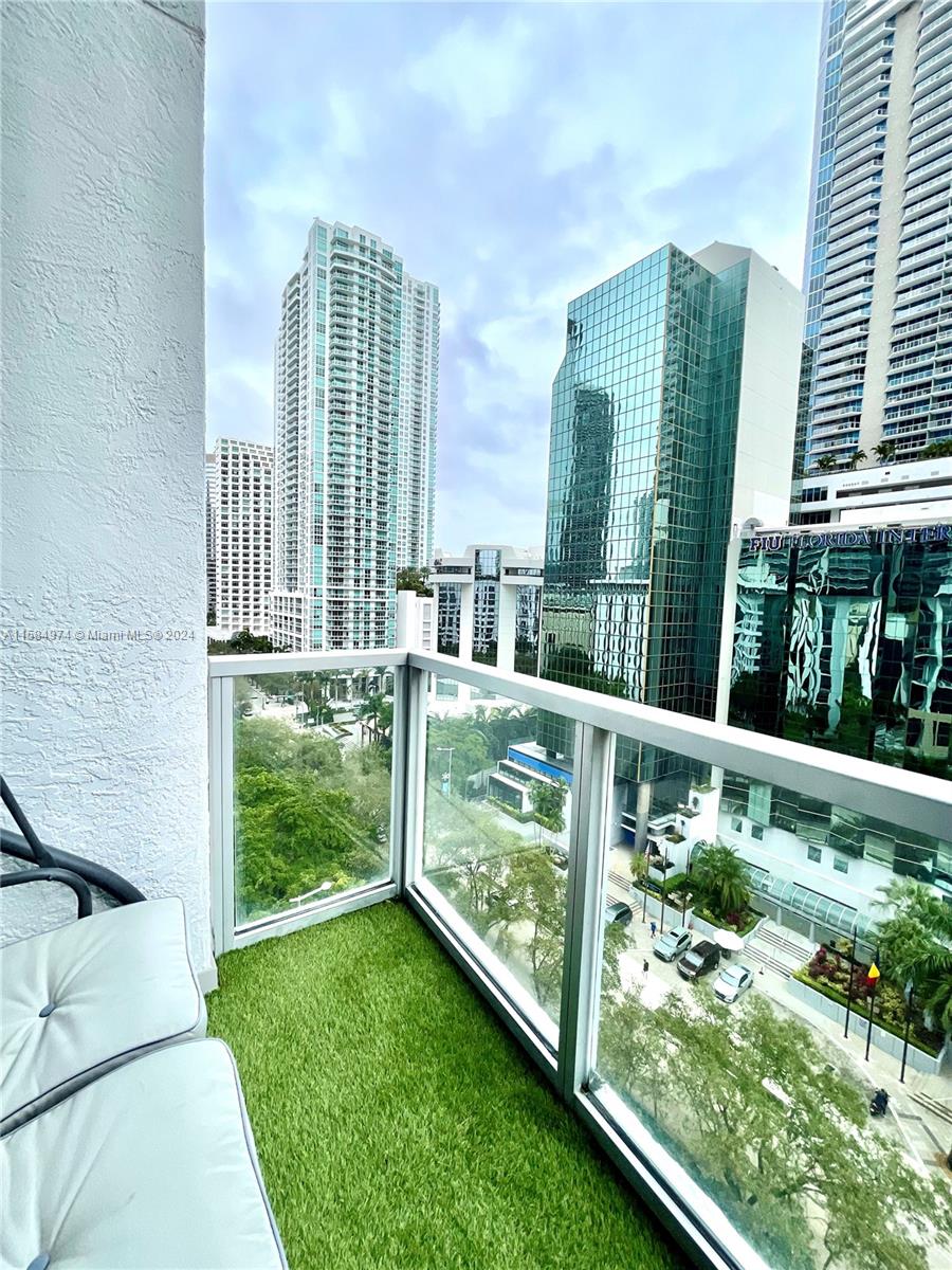 1060 Brickell Ave # 1005