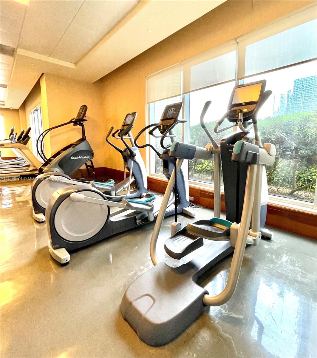 1060 Brickell Ave # 1005