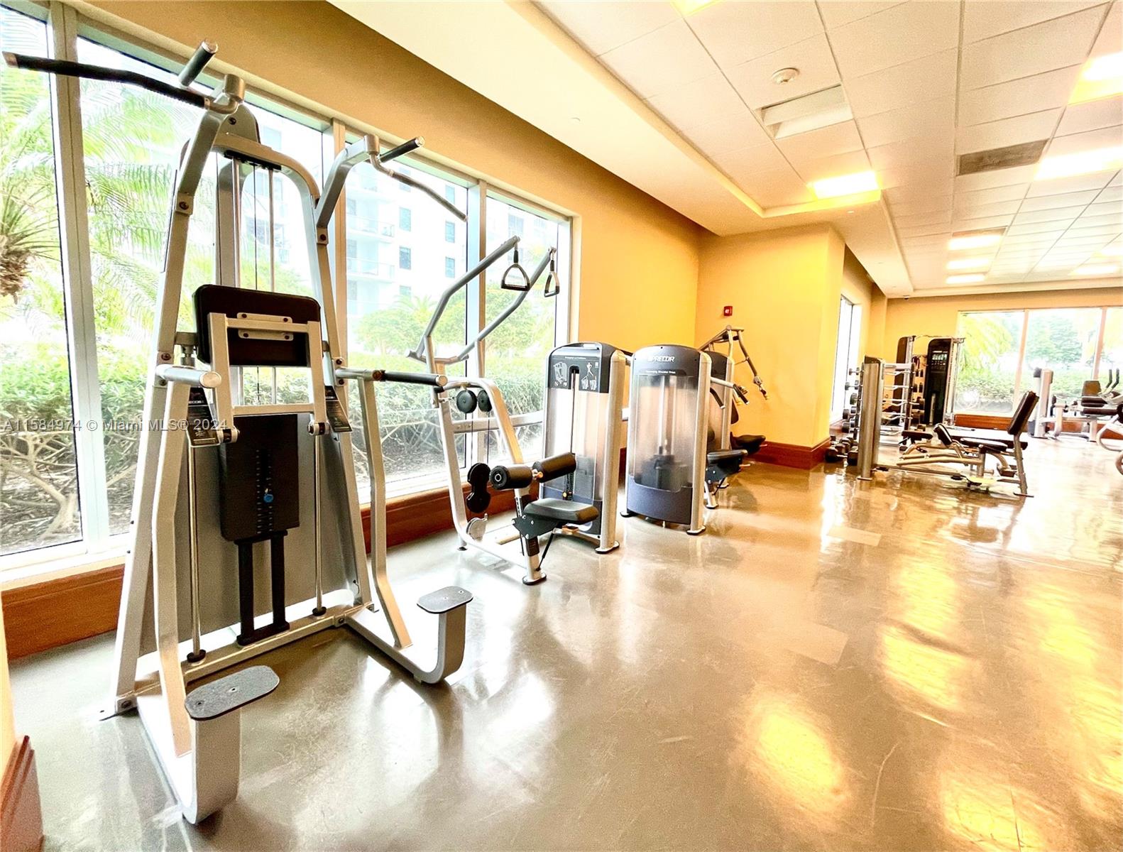 1060 Brickell Ave # 1005