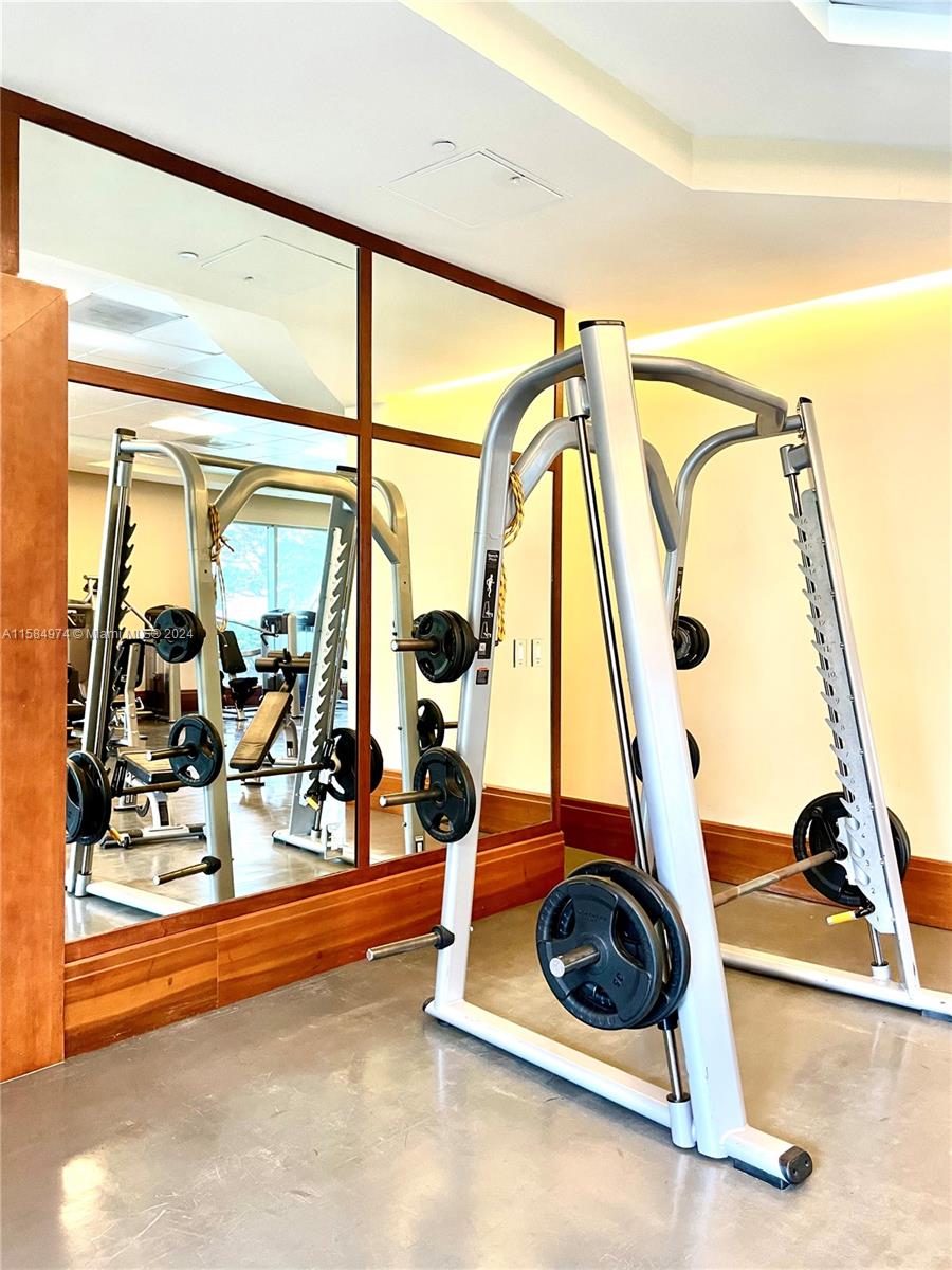 1060 Brickell Ave # 1005