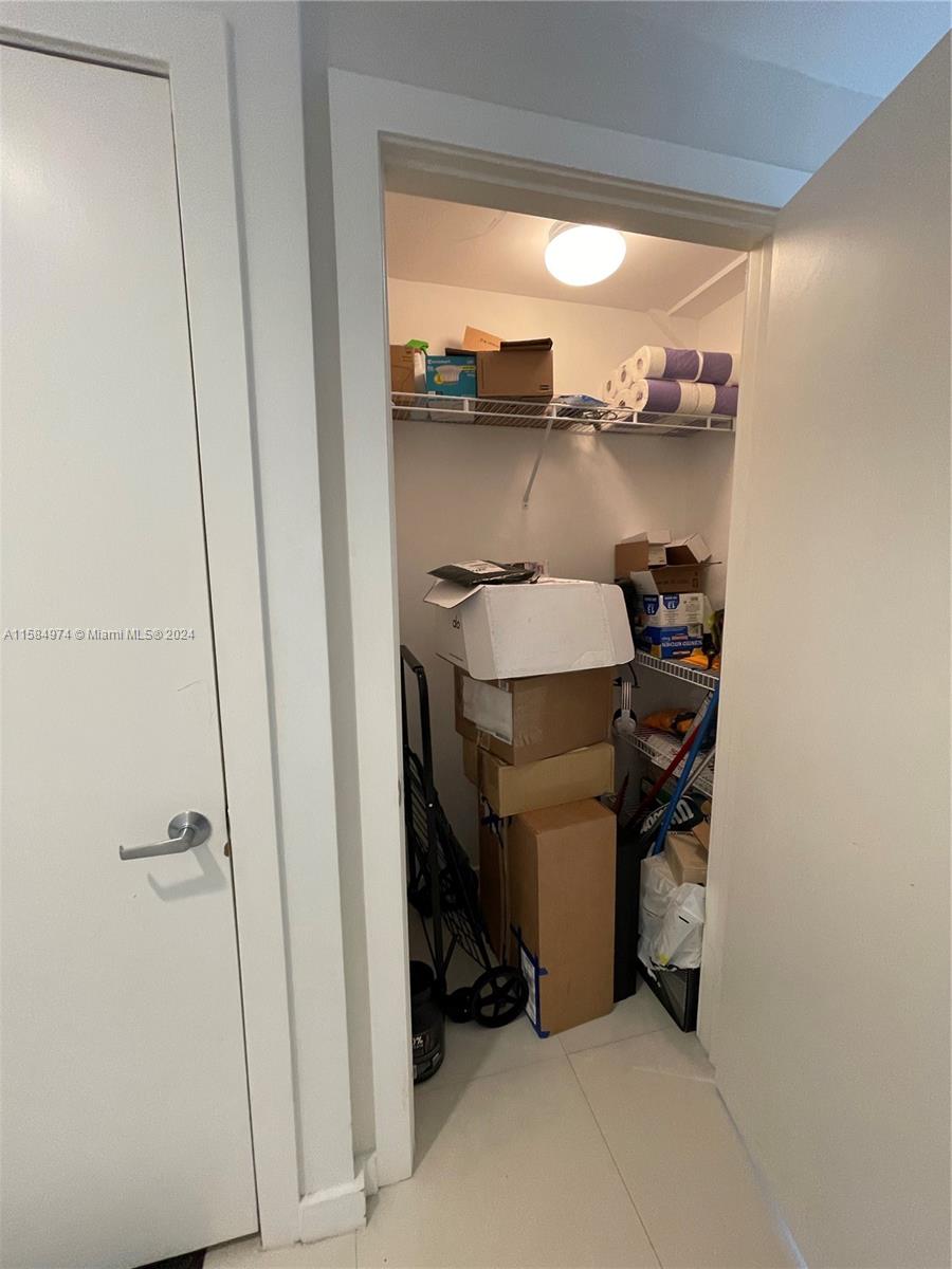 1060 Brickell Ave # 1005