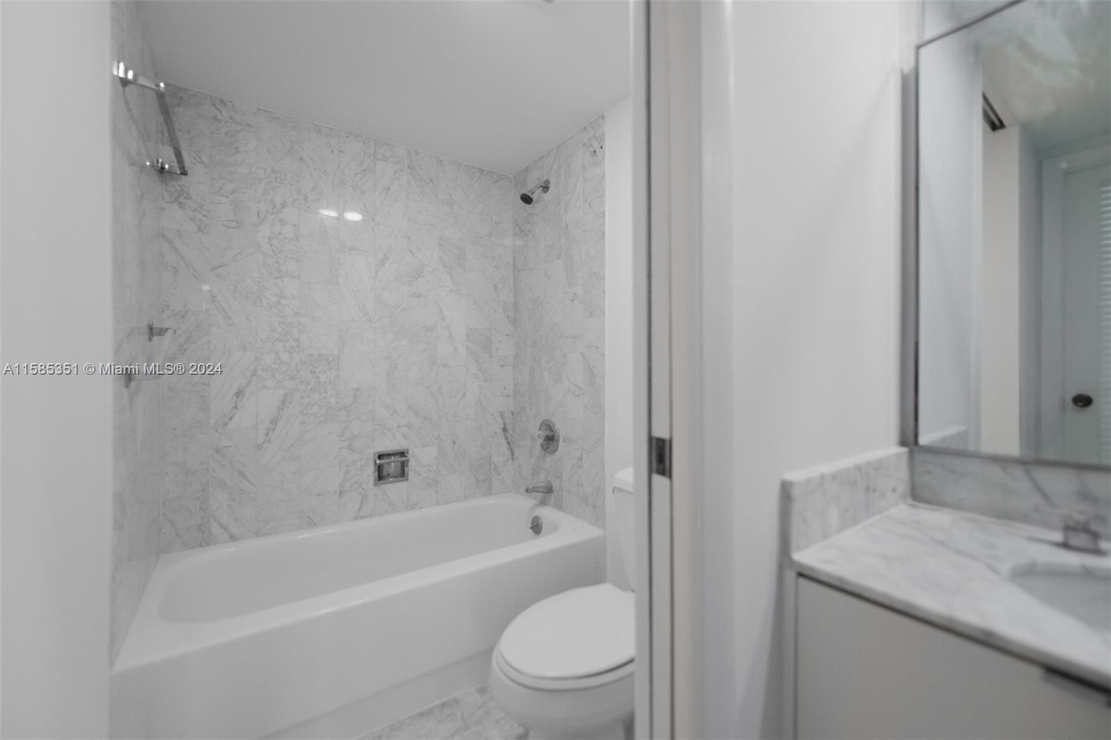 1121 Crandon Blvd # D1206