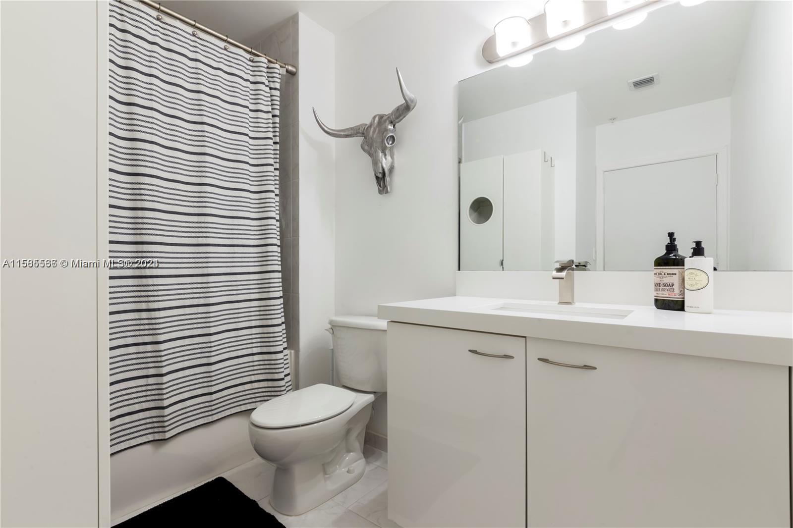 133 NE 2nd Ave # 1607