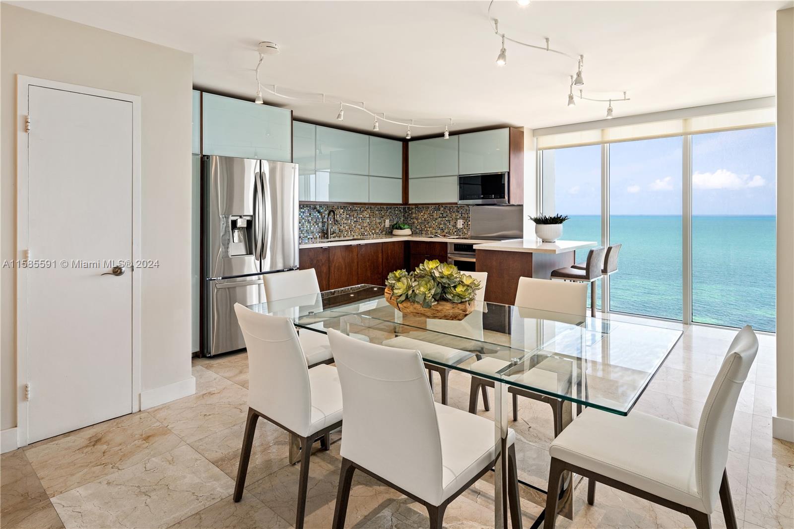 881 Ocean Dr # 18E