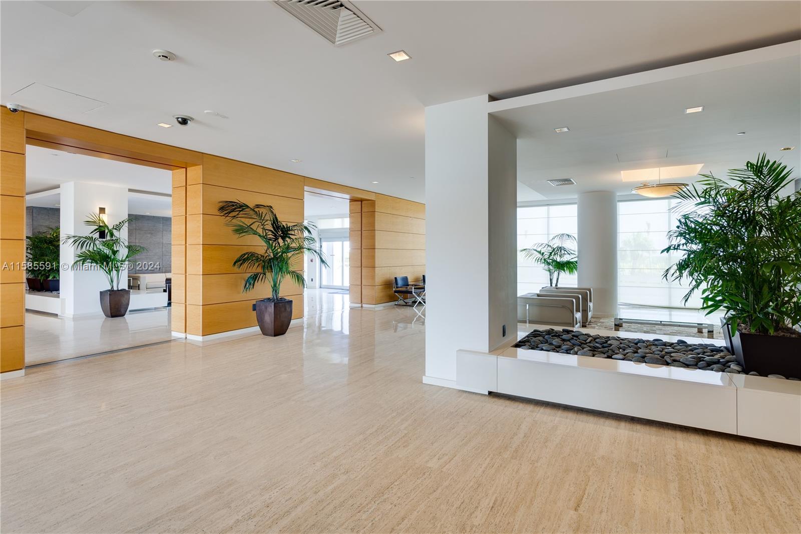 881 Ocean Dr # 18E